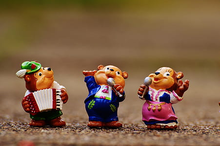 three brown plastic figues thumbnail