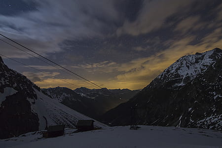mountain covered with snow thumbnail