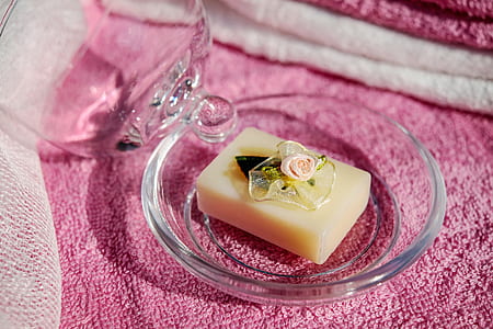 white floral accent bar on clear glass container thumbnail