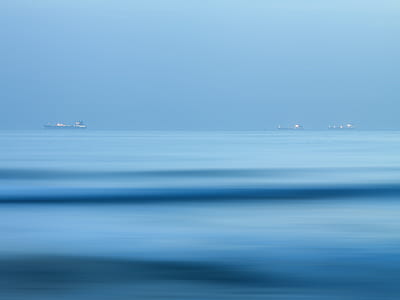 shallow focus of body of water thumbnail