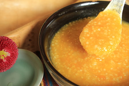 soup in black bowl close-up photo thumbnail