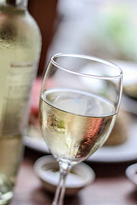 glass of champagne thumbnail