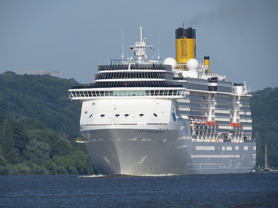 white cruise ship thumbnail