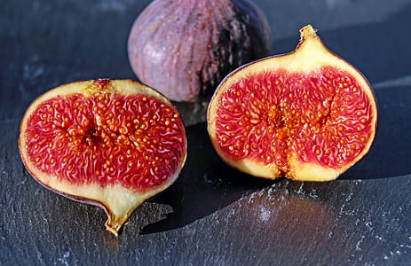 slices pomegranates thumbnail
