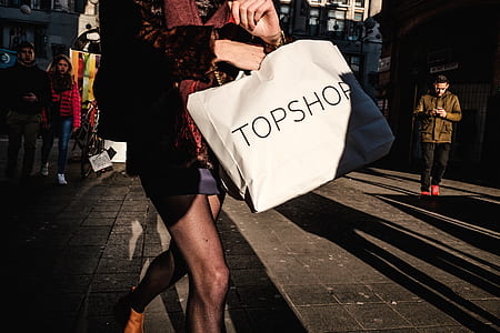 person holding white Topshoe bag thumbnail