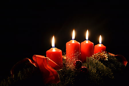 four red pillar candles thumbnail