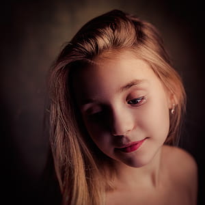 selective focus of woman thumbnail