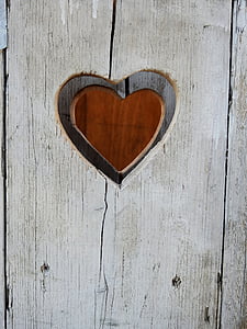 brown heart engrave wall thumbnail