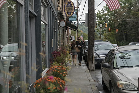 couple walking on sidewalk thumbnail