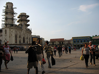 People at Plaza de San Nicolás in Barranquilla, Colombia thumbnail