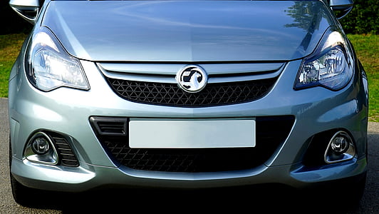 silver Vauxhaull sedan thumbnail