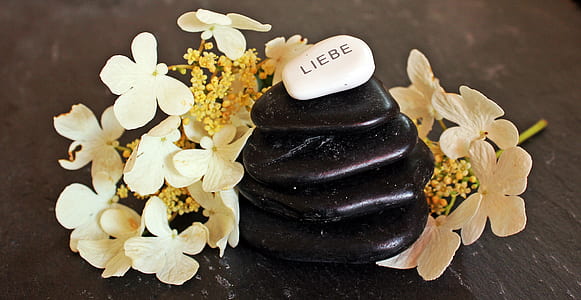 white liebe stone thumbnail