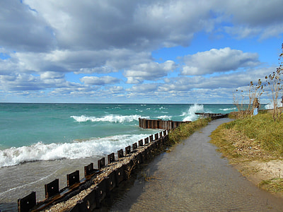 Waves crashing on shore in Michigan thumbnail