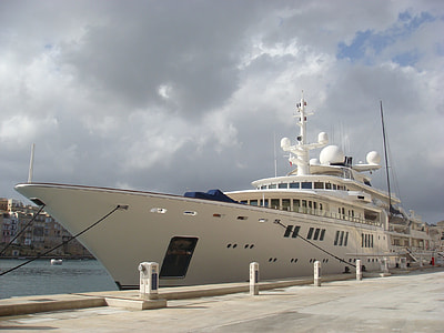 white cruise ship thumbnail