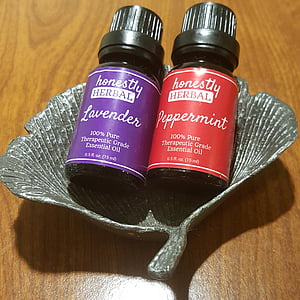 16 ml Honestly Herbal peppermint and lavender oil bottles thumbnail
