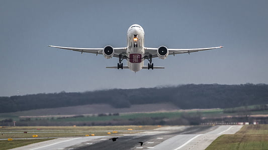 macro shot photography of airplane thumbnail