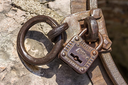 close-up photo of brown Boss metal padlock thumbnail