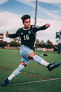soccer player kicking the ball thumbnail