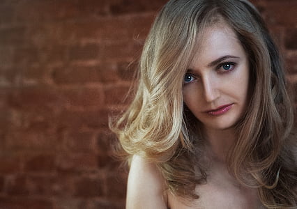 topless woman thumbnail