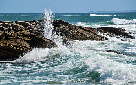 ocean waves crashing on rocks thumbnail