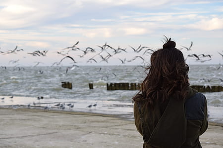 woman on seashore thumbnail