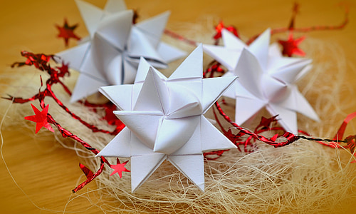 three white table decors thumbnail