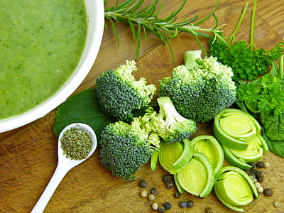 green broccoli on brown wooden table thumbnail