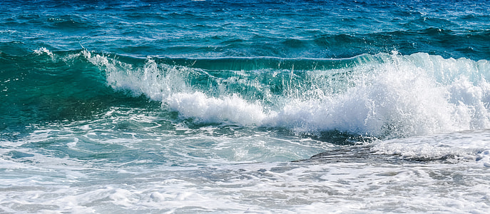 landscape photography of barrel wave thumbnail