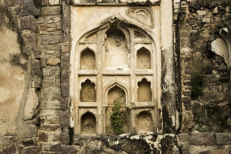 ruins altar with empty slots thumbnail