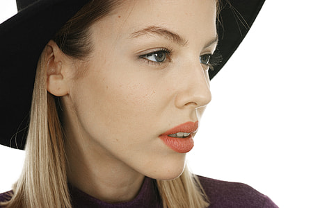 woman wearing black hat thumbnail
