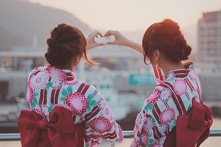 two woman in geisha dresses thumbnail