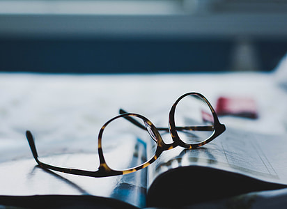 wayfarer eyeglasses on magazine thumbnail