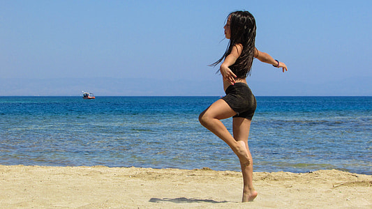 girl stand in one foot on beach thumbnail