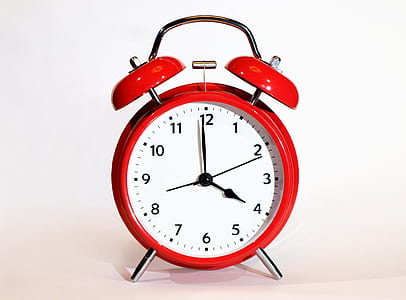 red alarm clock displaying 4:00 tie thumbnail