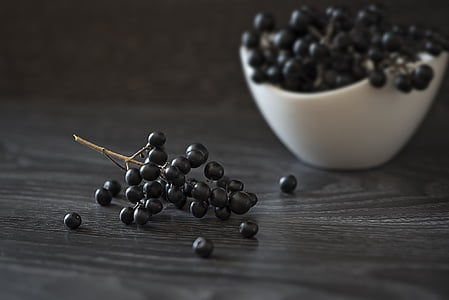 blackberries beside bowl thumbnail