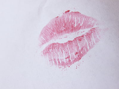 pink lips mark wallpaper thumbnail