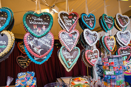 Gingerbread hearts on the Christmas market thumbnail
