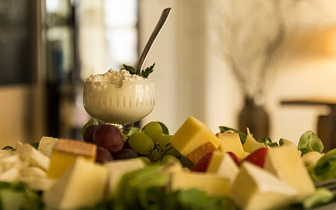 closeup photography of dish in cup thumbnail