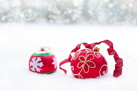 red and white floral christmas bauble thumbnail