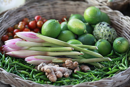 selective focus photography of assorted varieties vegetables in vegetables thumbnail