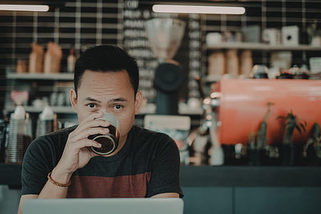 man sipping coffee in front of laptop thumbnail