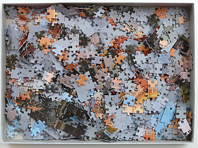 jigsaw puzzle pieces inside box thumbnail