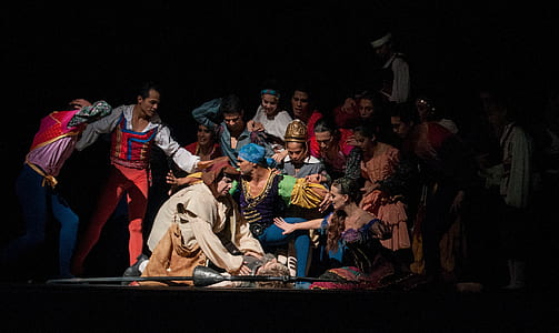 people on stage thumbnail