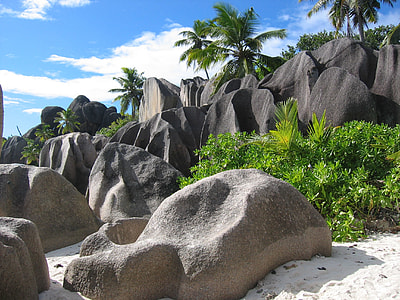 landscape photograph of rocks thumbnail