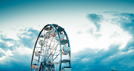 Ferris Wheel amusement ride during daytime thumbnail