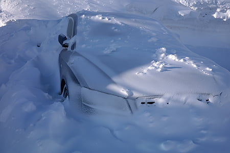 snow-covered car thumbnail