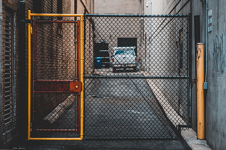black and yellow gate thumbnail