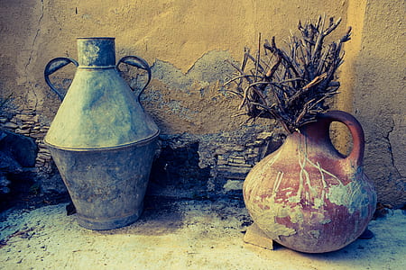 brown clay vase thumbnail