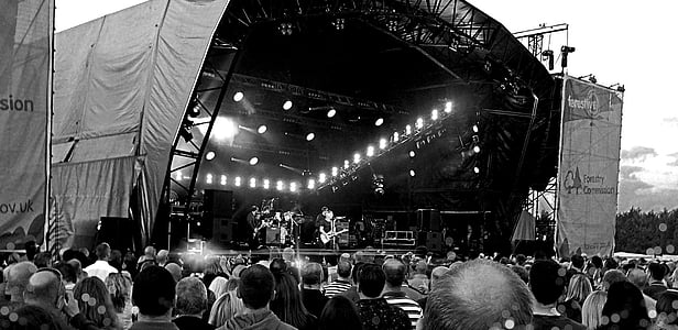 concert on stage thumbnail