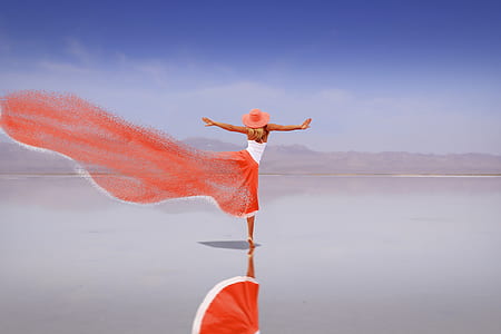 woman wearing pink skirt and hat digital wallpaper thumbnail